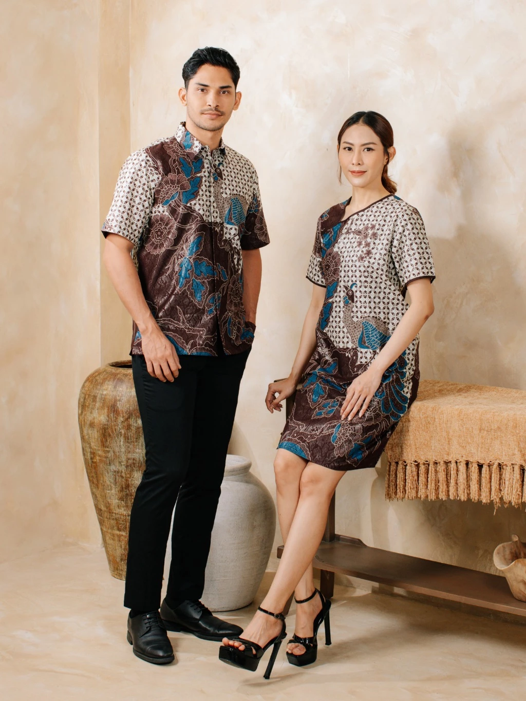 Adyatma Anvara Mahogany Couple Kemeja Pendek Regular Fit Furing dan Dress Katun Foil